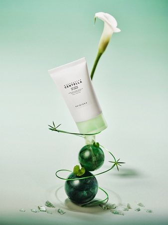 SKIN1004 Madagascar Centella Tea-Trica B5 Cream Soothing Cream with moisturising effect