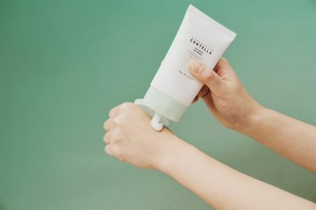 SKIN1004 Madagascar Centella Tea-Trica B5 Cream Soothing Cream with moisturising effect