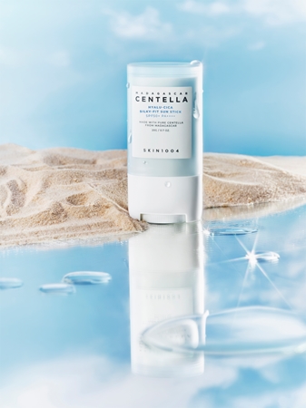 SKIN1004 Madagascar Centella Hyalu-Cica Silky-Fit Sun Stick захисний зволожуючий стік для губ та щік SPF 50+