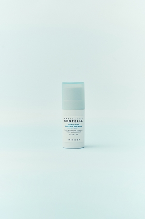 SKIN1004 Madagascar Centella Hyalu-Cica Silky-Fit Sun Stick Protective Moisturizing Stick SPF 50+