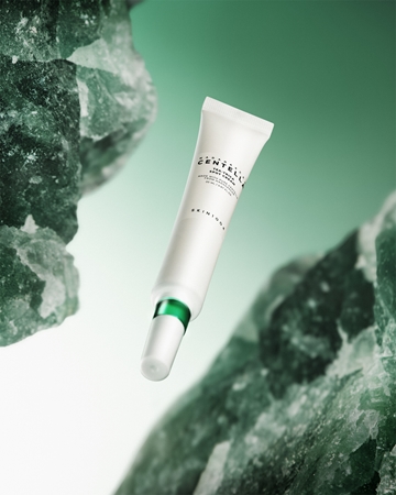 SKIN1004 Madagascar Centella Tea-Trica Spot Cream Acne Local Treatment with soothing effect