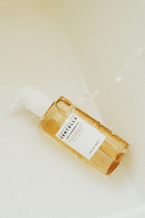 SKIN1004 Madagascar Centella Light Cleansing Oil καθαριστικό λάδι και ντεμακιγιάζ με καταπραϋντική δράση