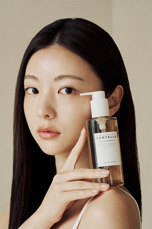 SKIN1004 Madagascar Centella Light Cleansing Oil καθαριστικό λάδι και ντεμακιγιάζ με καταπραϋντική δράση