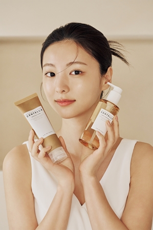 SKIN1004 Madagascar Centella Light Cleansing Oil καθαριστικό λάδι και ντεμακιγιάζ με καταπραϋντική δράση