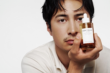 SKIN1004 Madagascar Centella Ampoule Mitrinošs serums jutīgas ādas nomierināšanai un stiprināšanai