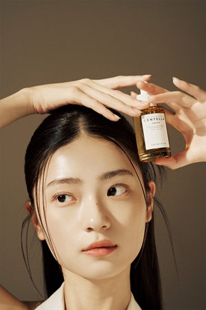 SKIN1004 Madagascar Centella Ampoule Mitrinošs serums jutīgas ādas nomierināšanai un stiprināšanai