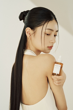 SKIN1004 Madagascar Centella Ampoule Mitrinošs serums jutīgas ādas nomierināšanai un stiprināšanai