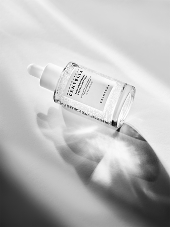 SKIN1004 Madagascar Centella Tone Brightening Capsule Ampoule Moisturizing Serum to brighten and smooth the skin