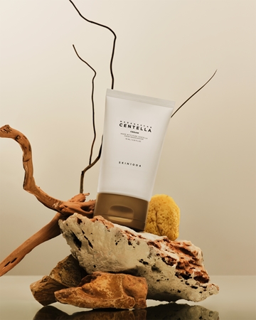 SKIN1004 Madagascar Centella Cream Light Soothing Moisturiser for sensitive and irritable skin
