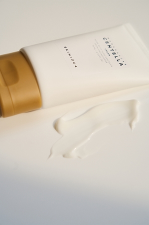 SKIN1004 Madagascar Centella Cream Light Soothing Moisturiser for sensitive and irritable skin