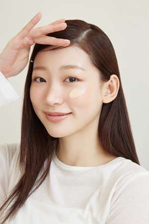 SKIN1004 Madagascar Centella Poremizing Velvet Finish Sunscreen Saules aizsargkrēms sejai taukainai ādai