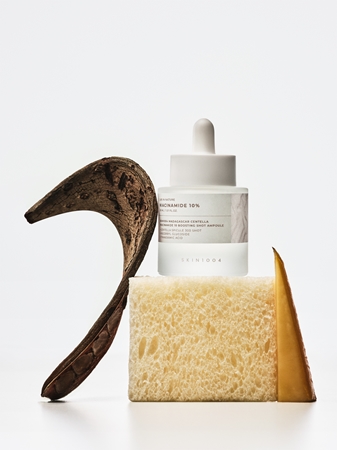 SKIN1004 Lab In Nature Niacinamide 10% Boosting Shot Ampoule Regenerating And Brightening Serum with moisturising effect