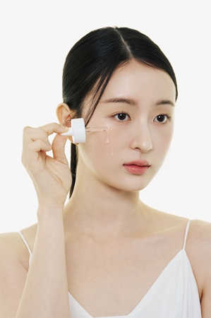 SKIN1004 Lab In Nature Niacinamide 10% Boosting Shot Ampoule Regenerating And Brightening Serum with moisturising effect