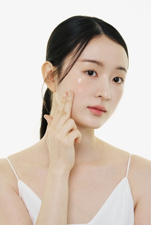 SKIN1004 Lab In Nature Niacinamide 10% Boosting Shot Ampoule Regenerating And Brightening Serum with moisturising effect
