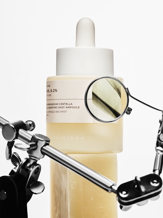 SKIN1004 Lab In Nature Retinol 0.2% Boosting Shot Ampoule regenerating anti-wrinkle serum for increased skin elasticity