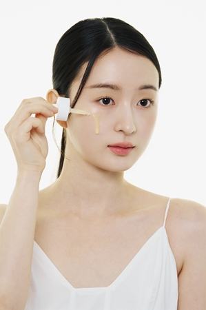 SKIN1004 Lab In Nature Retinol 0.2% Boosting Shot Ampoule regenerating anti-wrinkle serum for increased skin elasticity