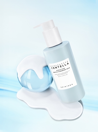 SKIN1004 Madagascar Centella Hyalu-Cica Gentle Cleansing Milk Moisturising Cleansing Lotion to nourish the skin and maintain its natural hydration