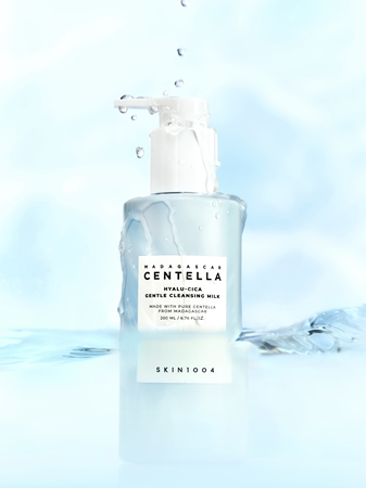 SKIN1004 Madagascar Centella Hyalu-Cica Gentle Cleansing Milk Moisturising Cleansing Lotion to nourish the skin and maintain its natural hydration