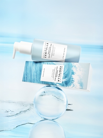 SKIN1004 Madagascar Centella Hyalu-Cica Gentle Cleansing Milk Moisturising Cleansing Lotion to nourish the skin and maintain its natural hydration