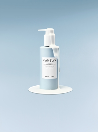 SKIN1004 Madagascar Centella Hyalu-Cica Gentle Cleansing Milk Moisturising Cleansing Lotion to nourish the skin and maintain its natural hydration