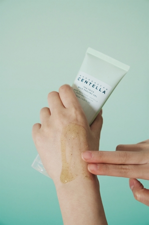 SKIN1004 Madagascar Centella Tea-Trica Mild Peeling Gel Peeling Gel with soothing effect