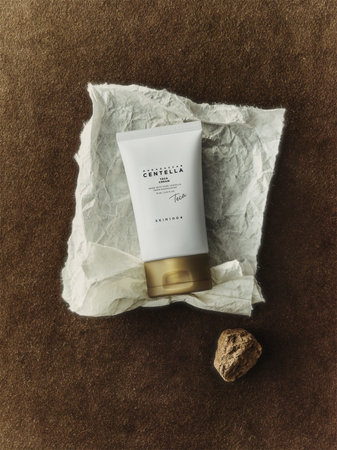 SKIN1004 Madagascar Centella Teca Cream Tonējošs un mitrinošs krēms ar nomierinošu iedarbību