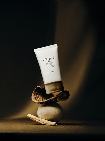 SKIN1004 Madagascar Centella Teca Cream Tonējošs un mitrinošs krēms ar nomierinošu iedarbību