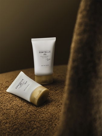 SKIN1004 Madagascar Centella Teca Cream Tonējošs un mitrinošs krēms ar nomierinošu iedarbību