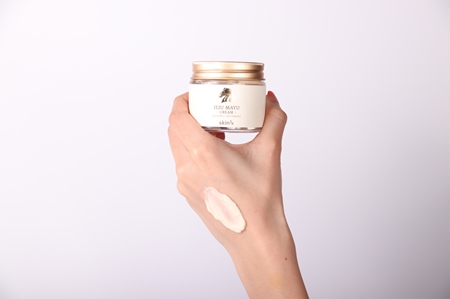 Skin79 Jeju Mayu Nourishing Age Defying Cream with a brightening effect
