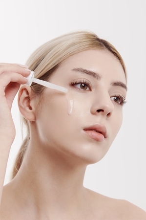 SKINRx LAB MadeCera Moisture Barrier Ampoule beruhigendes und hydratisierendes Serum zur Erneuerung der Hautoberfläche