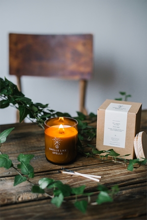 Smells Like Spells Norse Magic Norns Duftkerze mit Holzdocht (luck/success)
