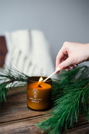Smells Like Spells Norse Magic Dellingr scented candle with wooden wick (vivacity/recreation)