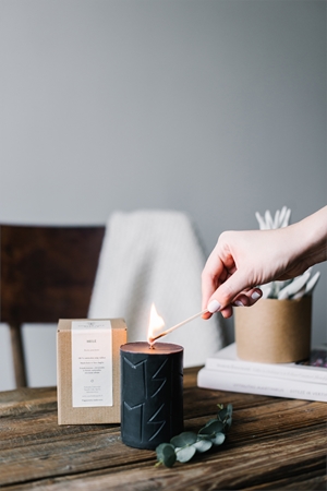 Smells Like Spells Rune Candle Hel candela profumata (concentration/ tranquility)