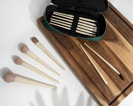 So Eco Flawless 12 Piece Brush & Bag Set Complexion Sponge sada štětců s taštičkou