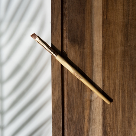 So Eco Angled Eyeliner Brush zkosený štětec na oční linku