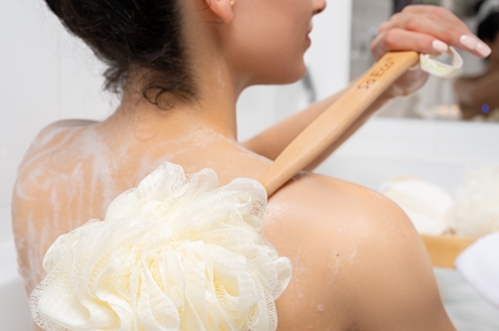 So Eco Long Handle Shower Pouf mycí houba na tělo s prodlouženou rukojetí