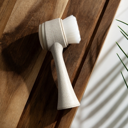 So Eco Facial Cleansing Brush obojstranná čistiaca kefka na pleť s kompostovateľnou rukoväťou