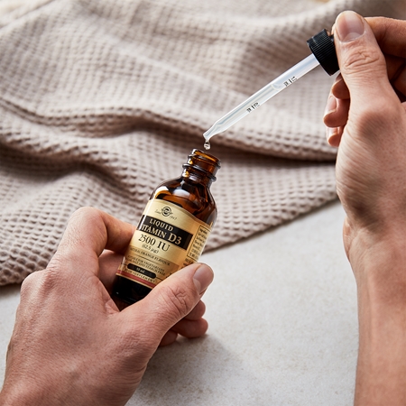 Solgar Liquid Vitamin D3 2500 IU kvapky na podporu imunitného systému a pre normálny stav zubov