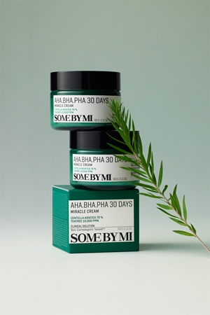 Some By Mi AHA∙BHA∙PHA 30 Days Miracle Cream multiaktivna krema s pomirjajočim učinkom