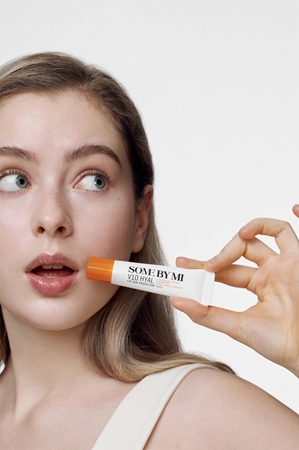 Some By Mi V10 Hyal Lip Protector ochranný balzám na rty SPF 15