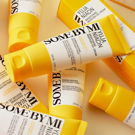 Some By Mi Yuja Niacin Brightening All in One Cleanser spuma de curatare ce ofera stralucire pentru piele sensibilă
