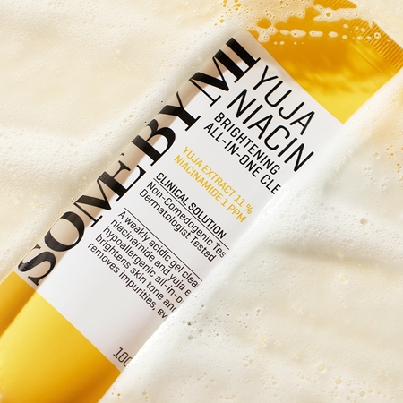 Some By Mi Yuja Niacin Brightening All in One Cleanser spuma de curatare ce ofera stralucire pentru piele sensibilă