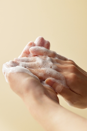 Some By Mi Yuja Niacin Brightening All in One Cleanser spuma de curatare ce ofera stralucire pentru piele sensibilă