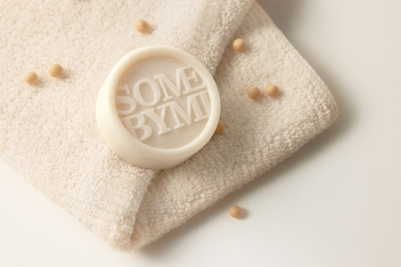 Some By Mi Lacto Soy Low Ph Morning Cleansing Bar sapun gentil pentru curatare pentru piele sensibilă