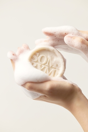 Some By Mi Lacto Soy Low Ph Morning Cleansing Bar sapun gentil pentru curatare pentru piele sensibilă