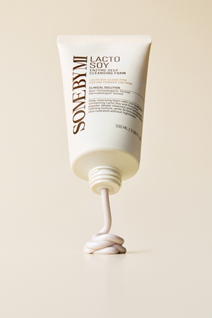 Some By Mi Lacto Soy Enzyme Deep Cleansing Foam mousse nettoyante en profondeur avec effets apaisants
