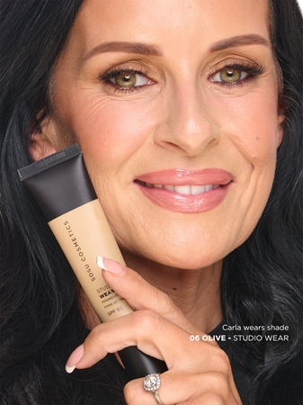SOSU Cosmetics Studio Wear fond de teint couvrant SPF 50