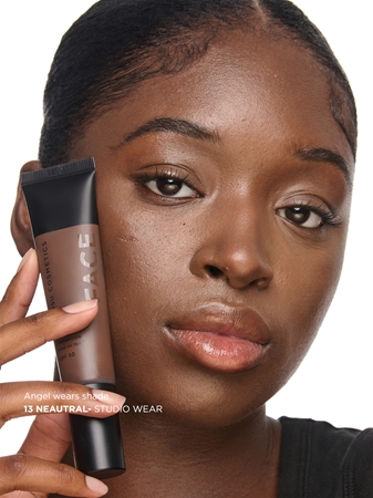 SOSU Cosmetics Studio Wear fond de teint couvrant SPF 50