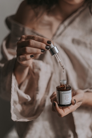 Souletto Lily Blossom & Asian Pomelo Calming Facial Oil Närande ansiktsolja Närande för natten