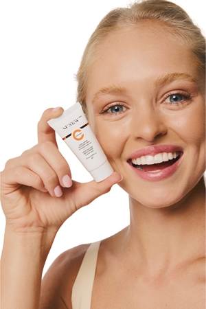 SUNEWMED+ Lightweight Vitamin C Face Cream Day & Night leichte Creme mit Vitamin C